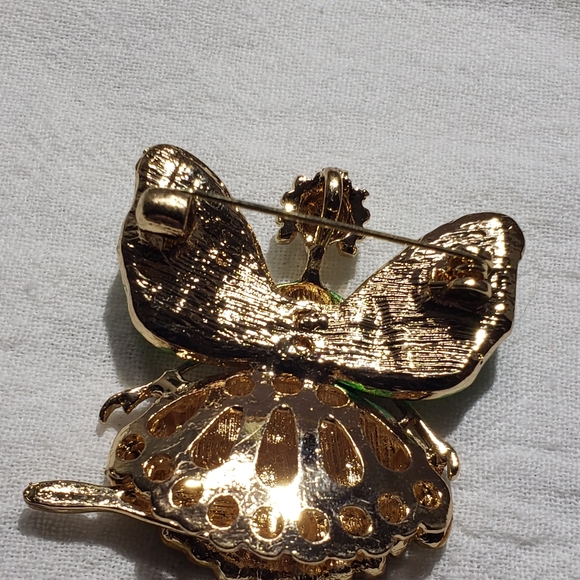 Beautiful Goldtone Ballerina Brooch or Necklace with Moveable Legs - Picture 4 of 5